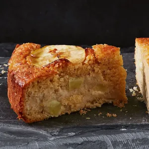 Apple cinnamon custard cake